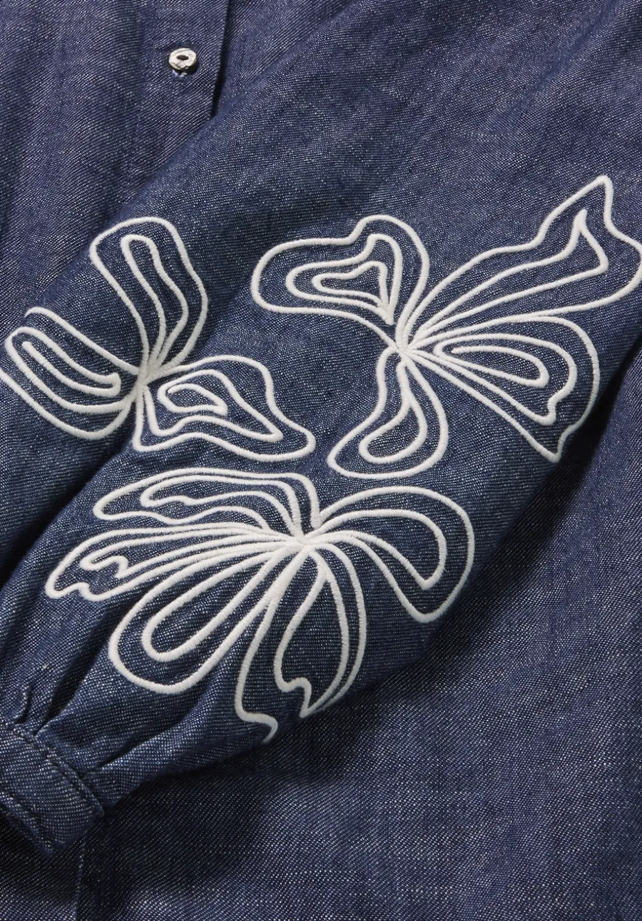 Jeans Bluse Embroidery Relaxed aus reiner Bio-Baumwolle von hessnatur